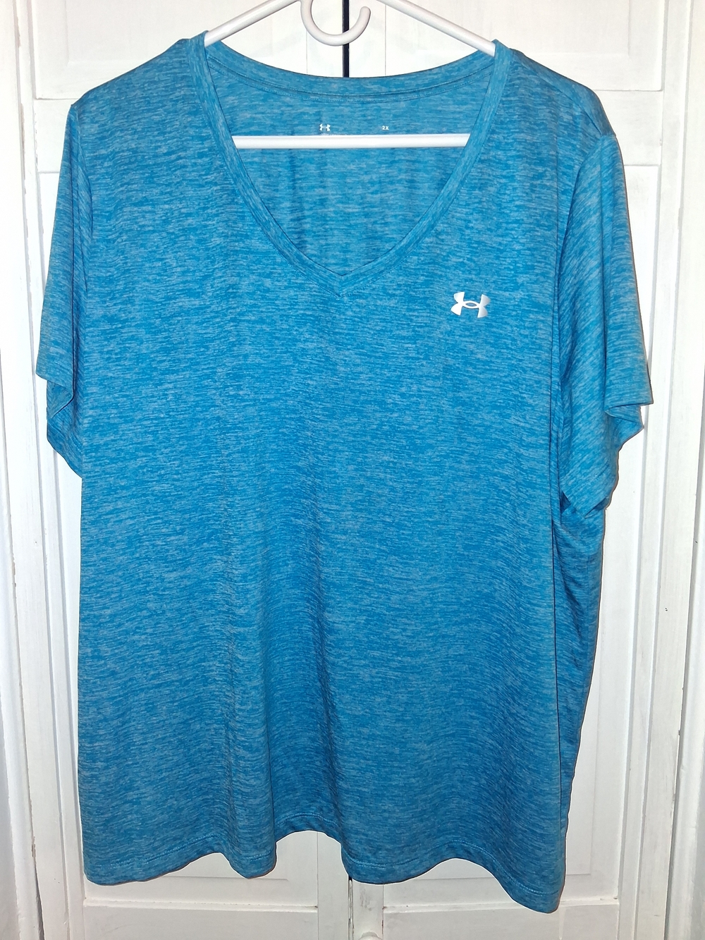 Under Armour Women’s Blue V-Neck Loose Fit Heatgear Performance Shirt